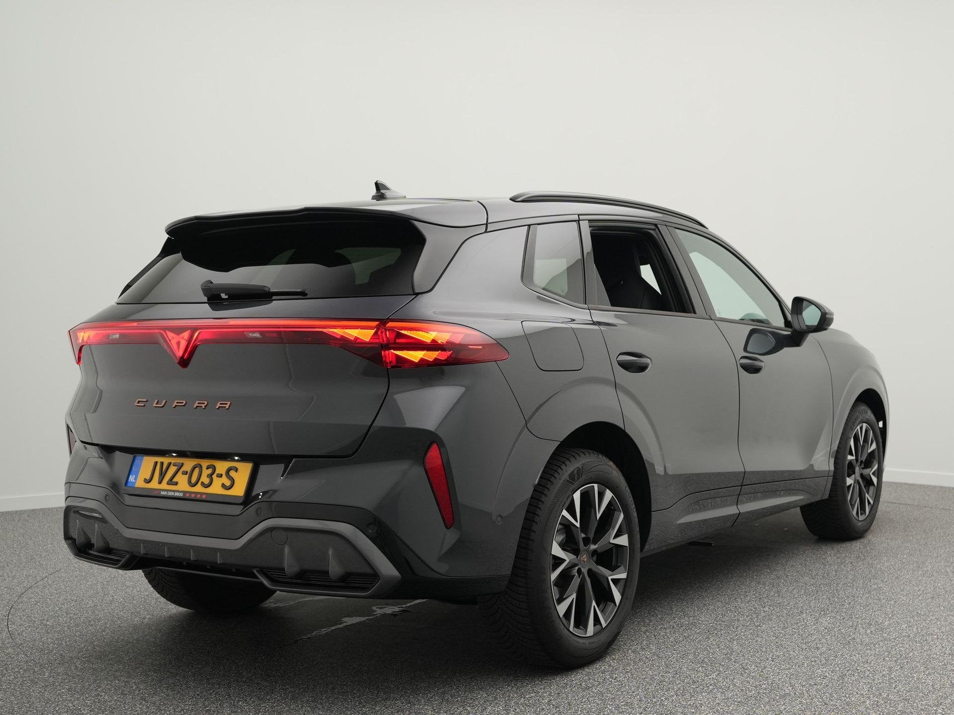CUPRA Terramar 1.5 TSI e-Hybrid 204pk | Head-up display | St, 1798 kg, 4 cilinders, 150 min, Alcantara