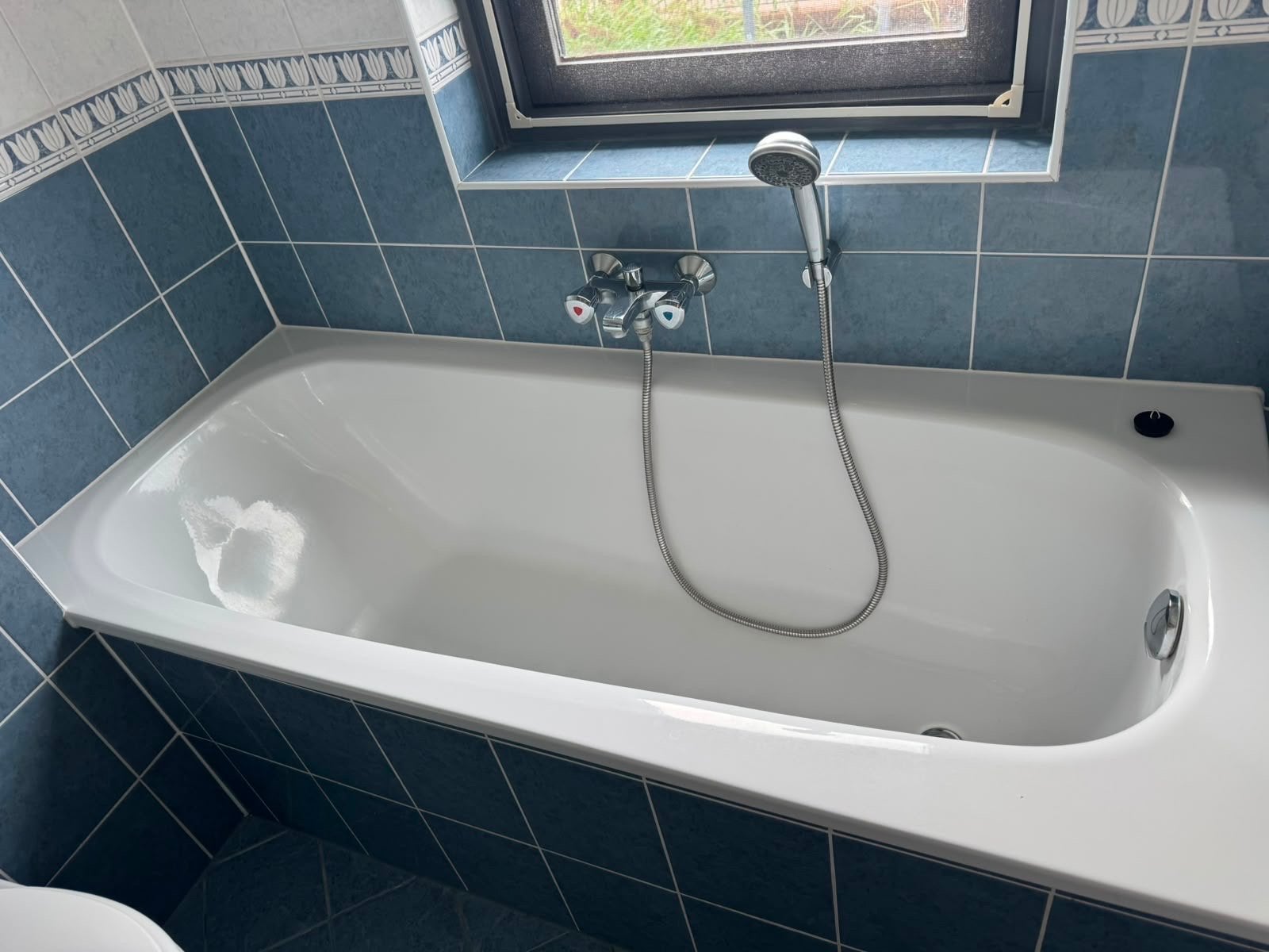 Wit bad met douchekraan en handdouche, Ophalen of Verzenden, Gebruikt, Chroom, Bad