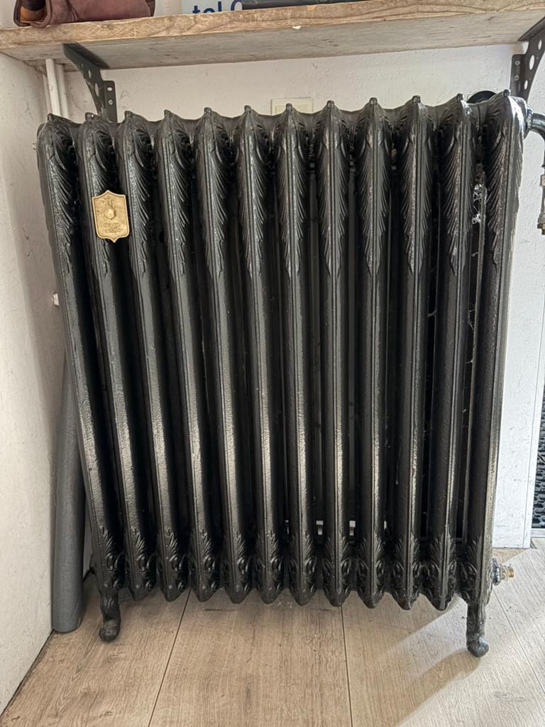 Gietijzeren vintage radiator op pootjes, Doe-het-zelf en Verbouw, Verwarming en Radiatoren, Ophalen, Radiator, Zo goed als nieuw
