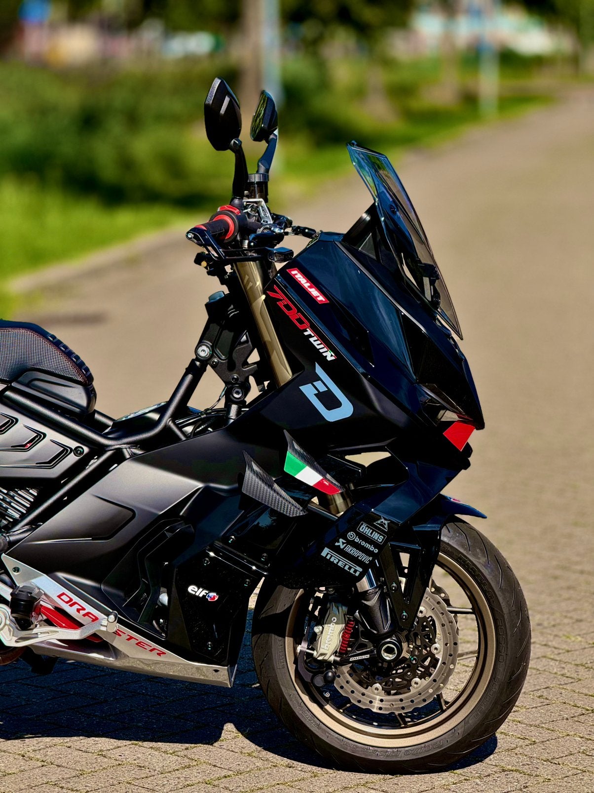 Foto 4 van Italjet Dragstar 700 Twin “Limited” slechts 90 km Full SPEC!