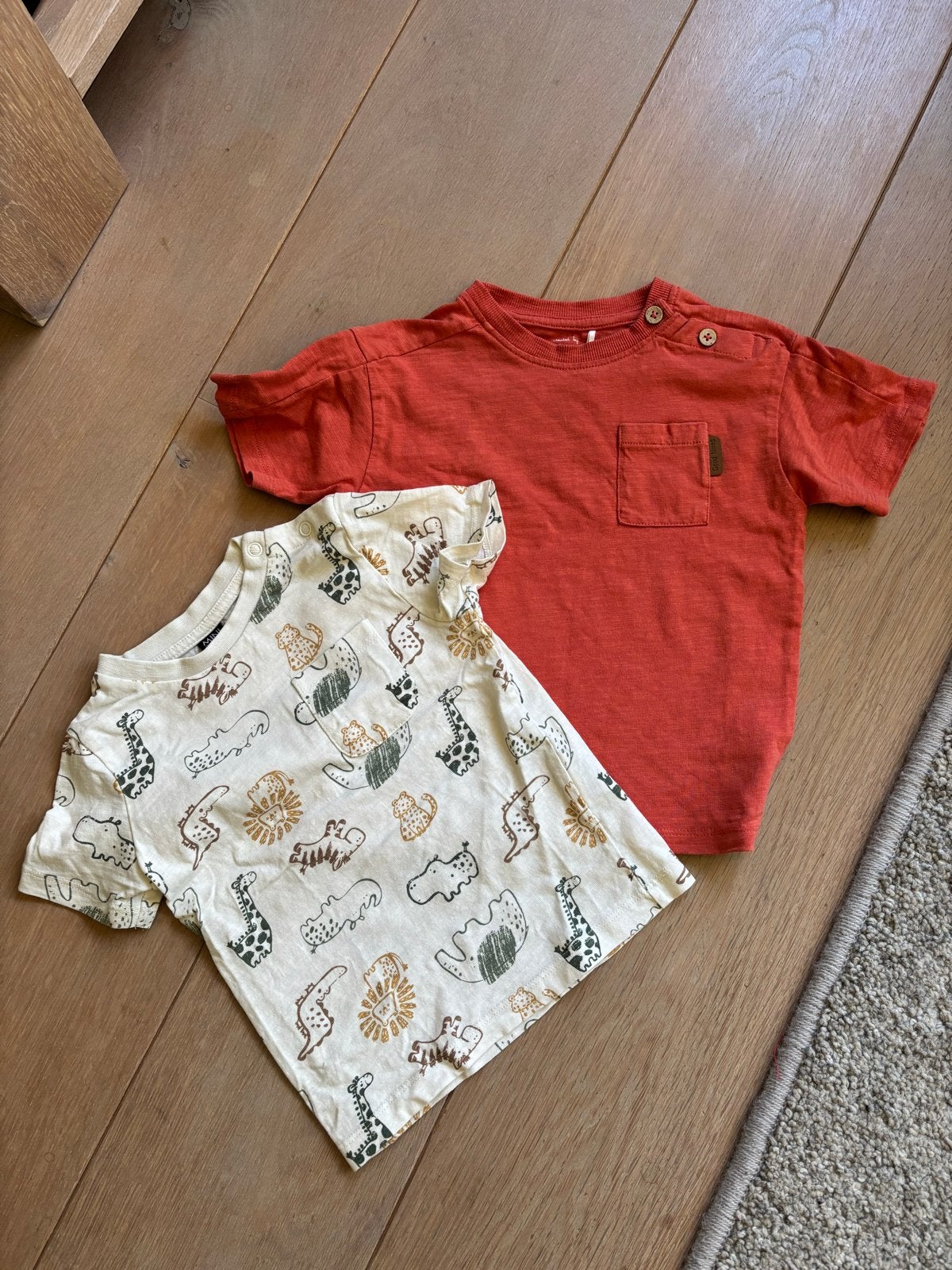 2x T-shirts MINI & Prénatal, maat 80, als nieuw!, Kinderen en Baby's, Babykleding | Maat 80, Ophalen of Verzenden, Zo goed als nieuw