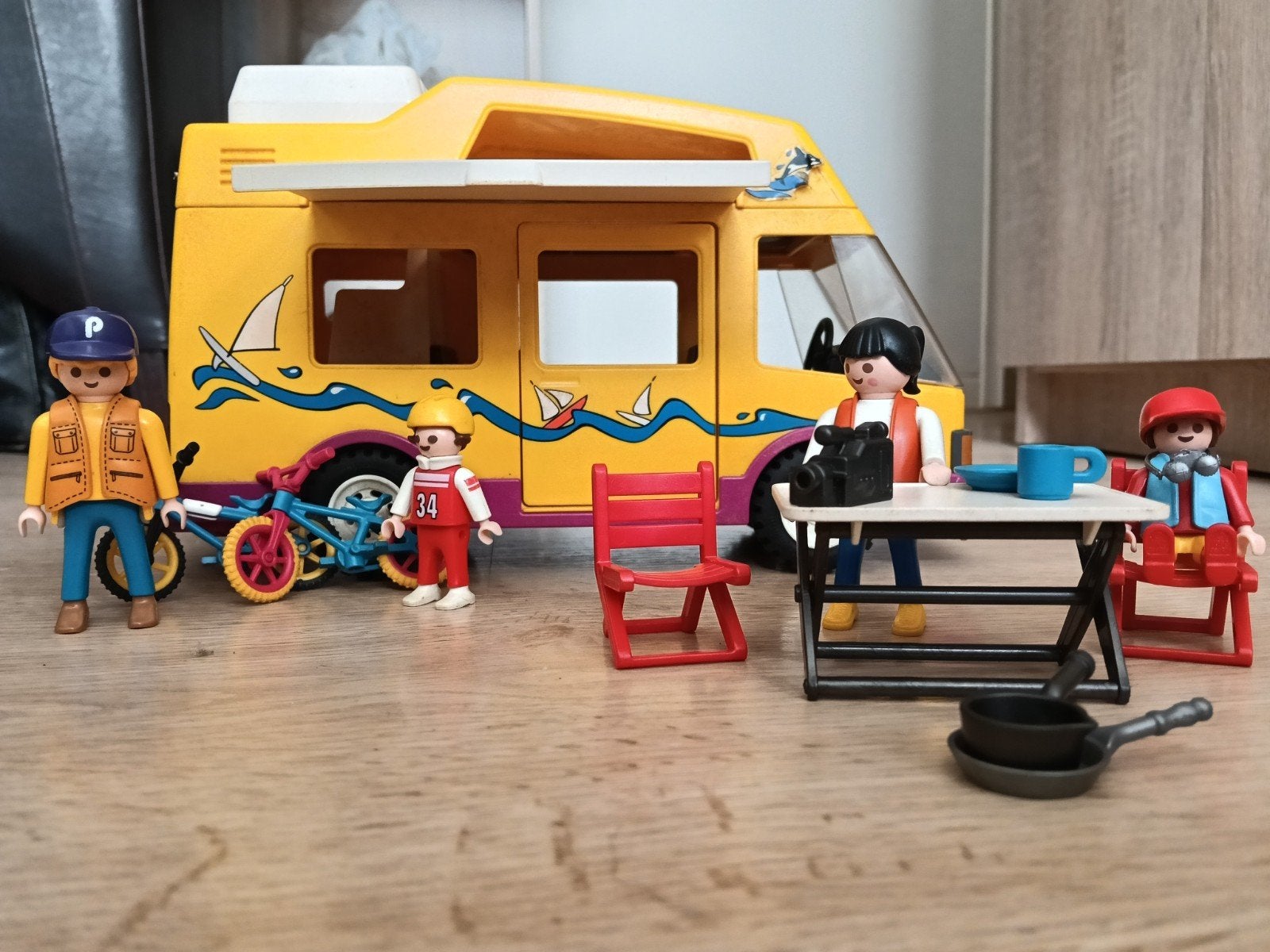 Playmobil Camper 3945 met accessoires en figuren, Ophalen, Complete set, Voertuig, Zo goed als nieuw