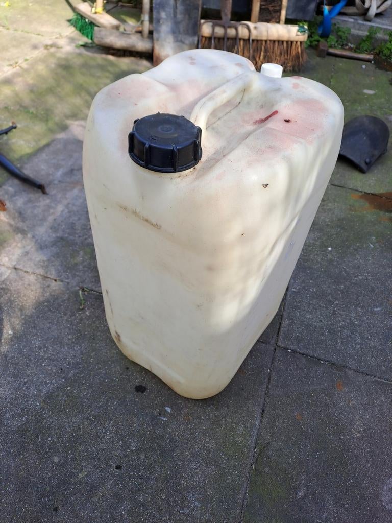 Jerrycan, Tuin en Terras, Regentonnen, Minder dan 75 liter, Ophalen, Zo goed als nieuw, Overige materialen