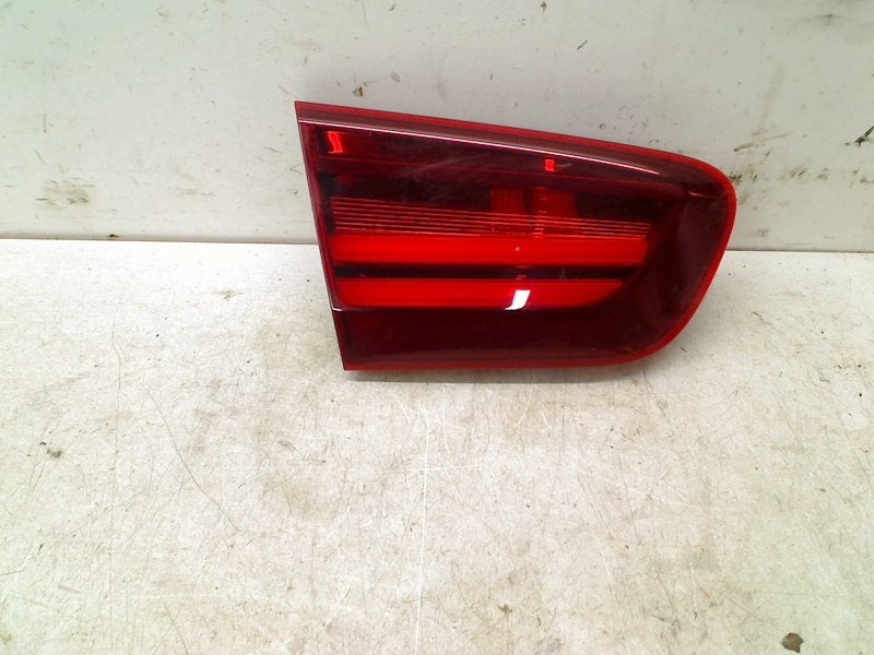 Achterlicht Links Binnen BMW 1 serie (F21) 2018 7456503, Gebruikt, Petuelring 130, München 80809, , Duitsland, BMW, Bayerische Motoren Werke AG
