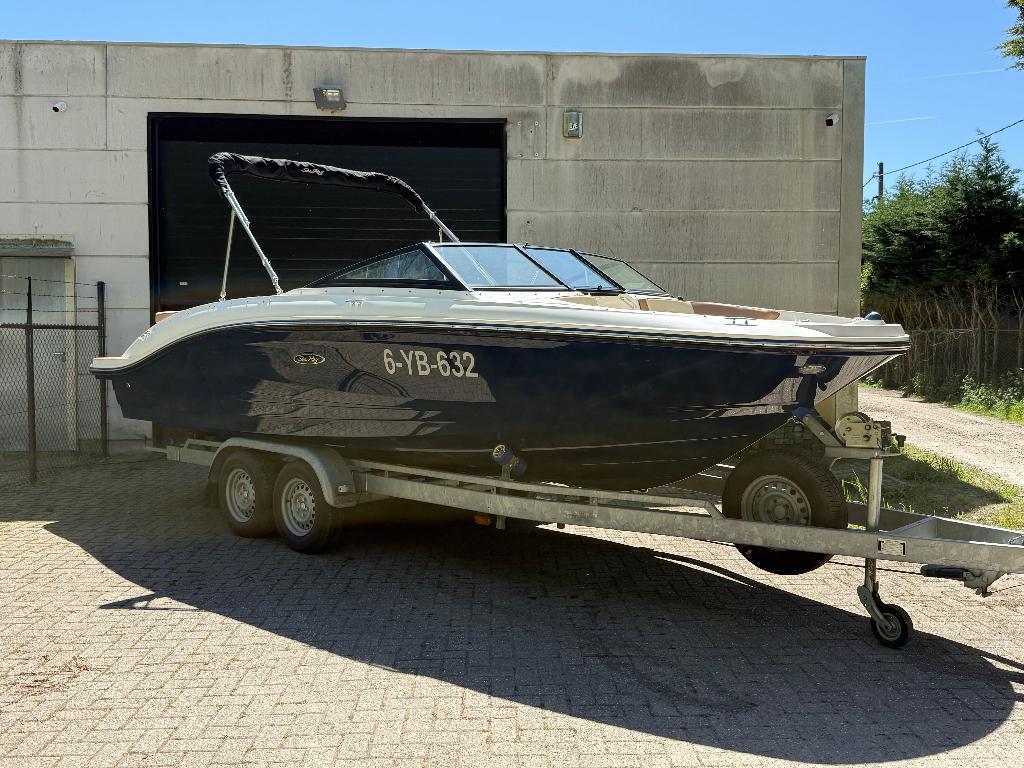 Sea Ray 210 SPX - 4.5l 250PK, Watersport en Boten, Speedboten, Zo goed als nieuw, Sea Ray, Benzine, 200 pk of meer, Binnenboordmotor