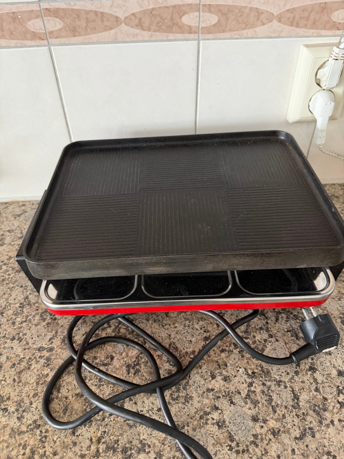 Compacte raclette grill met bakplaat, Ophalen of Verzenden, Gebruikt, Minder dan 4 personen
