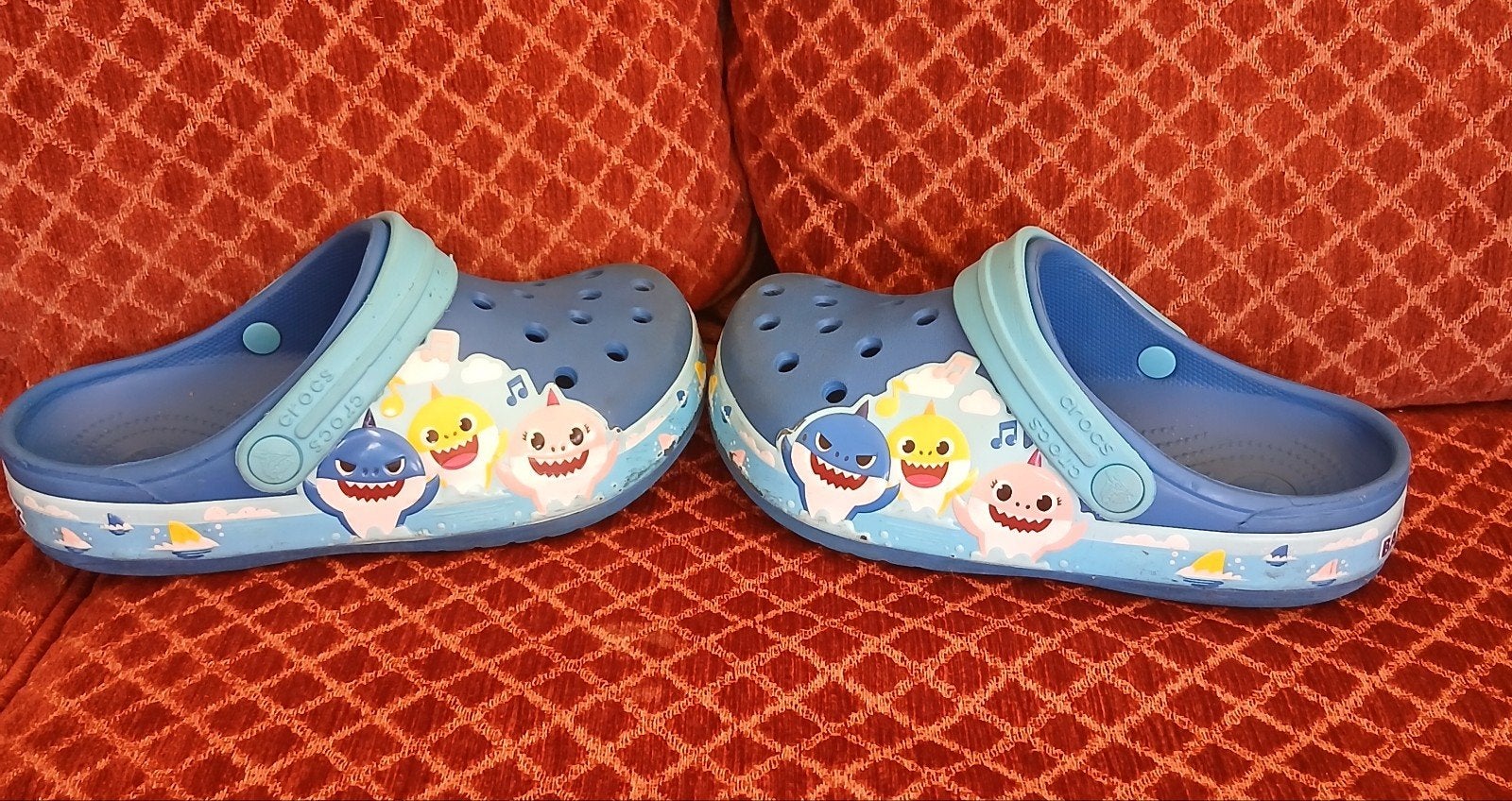 crocs baby shark maat 33/34, Gebruikt, Crocs, Jongen of Meisje, Overige typen