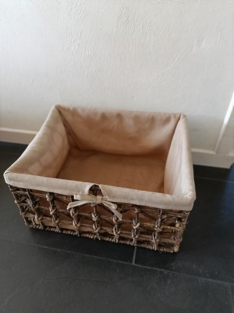 Rieten mand met binnenhoes, Gebruikt, Mand, Ophalen of Verzenden, Riet