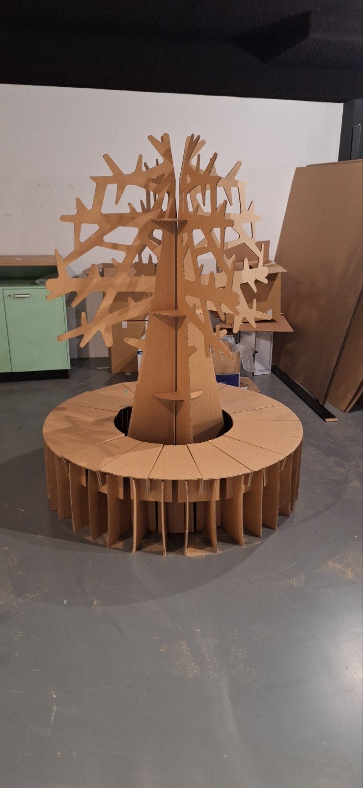 Decoratieve Kartonnen Boom met Zitbank, Ophalen, Zo goed als nieuw, Modern, Bruin