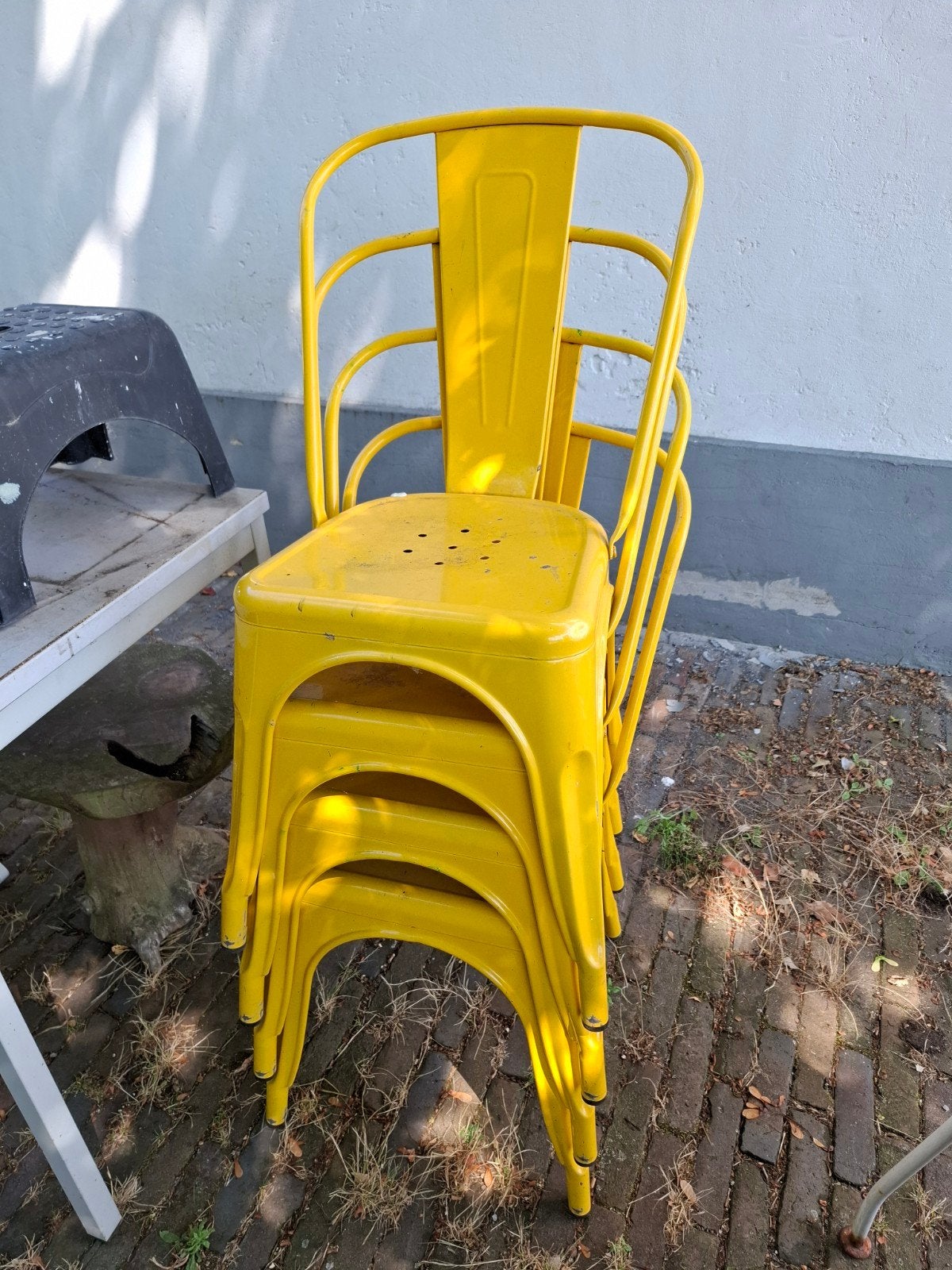 4 gele metalen tuinstoelen - Stapelbaar en gratis, Ophalen, Gebruikt, Metaal, Stapelbaar