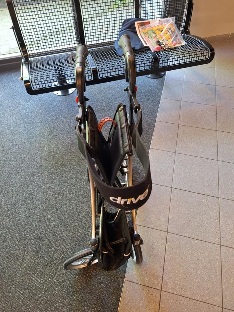 Foto 20 van Rollator lichtgewicht drive/nitro lees beschrijving NWST