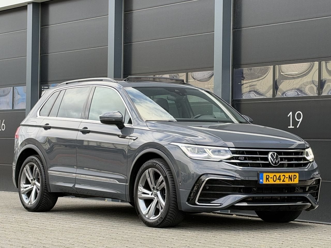 Volkswagen Tiguan 2.0 TDI R-Line Head-Up Camera Pano Clima, Automaat, 150 pk, Bedrijf, Diesel