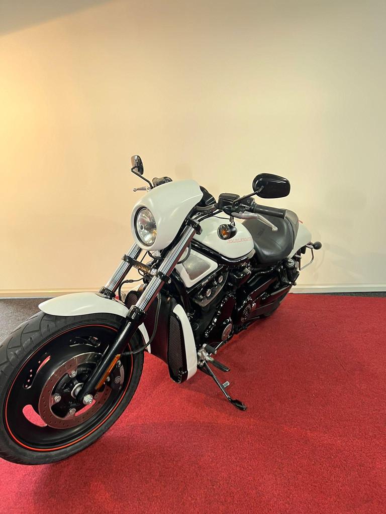 Harley Davidson VRSCD Night-Rod, Motoren, Motoren | Harley-Davidson, Laan van Vredenoord 33
2289 DA  Rijswijk, NL, H-DCUSTOMERSERVICE@Harley-Davidson.com