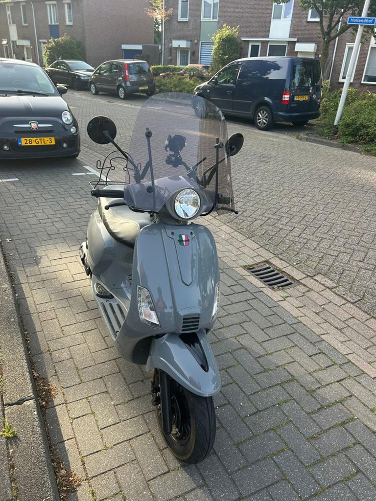 GTS Toscana Scooter - Grijs, Zo goed als nieuw, Ophalen of Verzenden, Zo goed als nieuw, Benzine, Overige merken