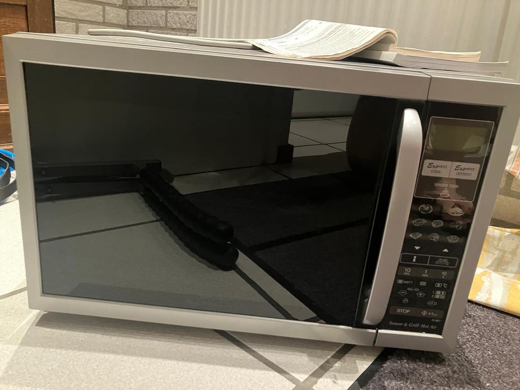 Sharp Combimagnetron 900W met Grill en Hete Lucht, Ophalen, Combimagnetron, Gebruikt, Grill