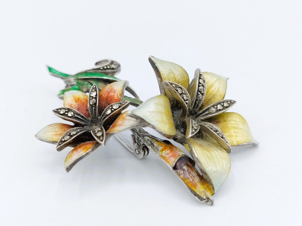 Art nouveau bloembroche, zilver met emaille en markasieten., Info@zilverwebsite.nl, Verzenden, Zo goed als nieuw, Zilverwebsite.nl