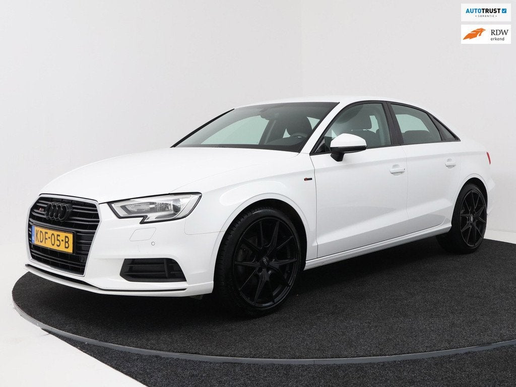 Audi A3 LIMOUSINE 30 TFSI S-Line, Auto's, Audi, Stof, Gebruikt, Navigatiesysteem, 116 pk