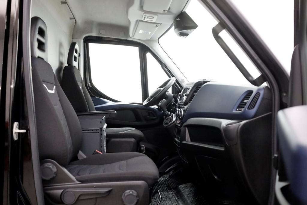 Iveco Daily 35S18 3.0 180pk L2H2 HiMatic Automaat LED/Navi/T, Automaat, Achterwielaandrijving, Gebruikt, Euro 6