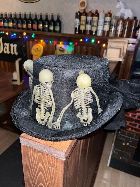 Halloween hoeden, Ophalen of Verzenden, Zo goed als nieuw, Hoed of Pruik, Halloween of Griezel