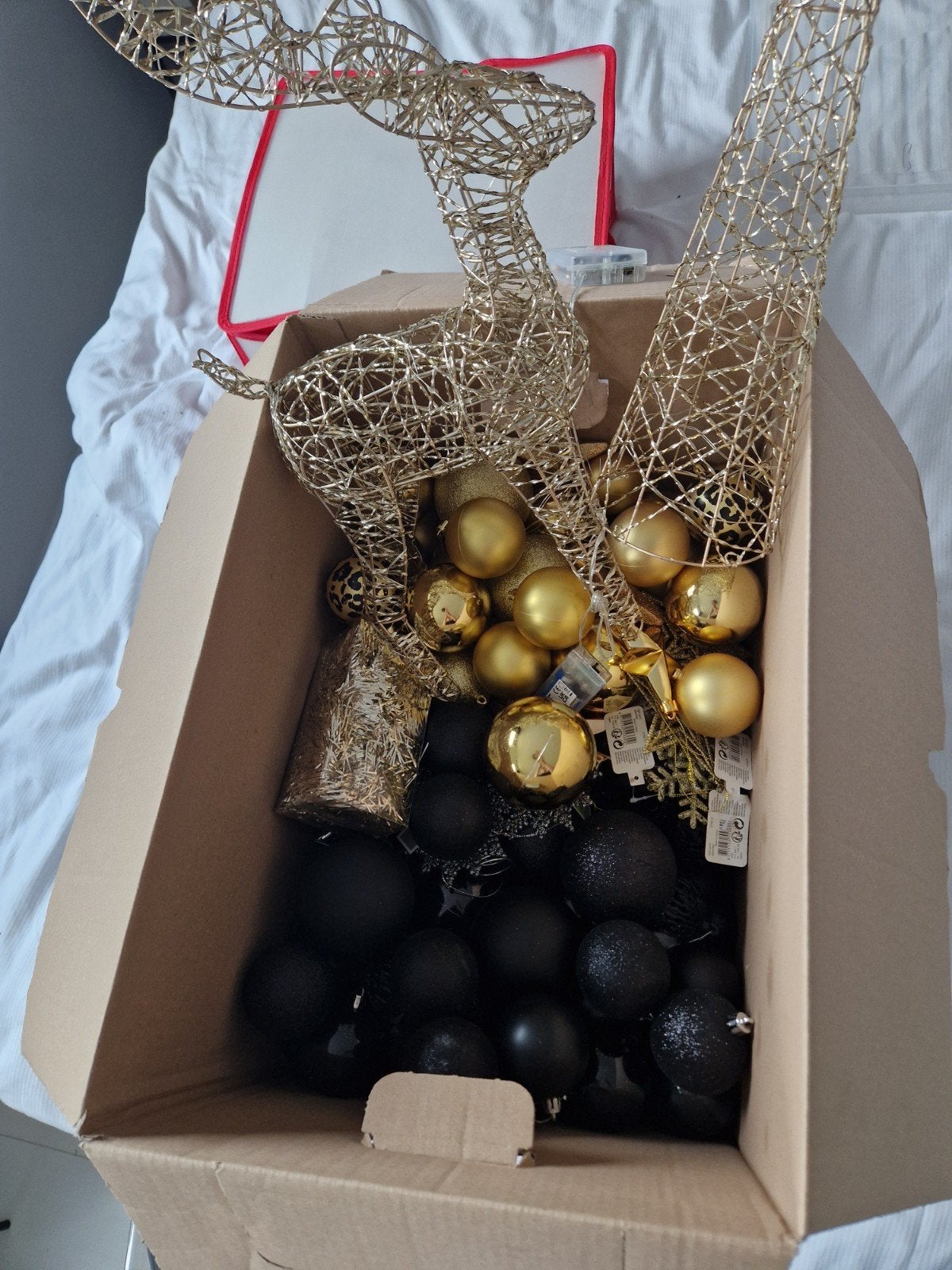 doos kerstballen en spullen zwart en goud, Ophalen, Nieuw