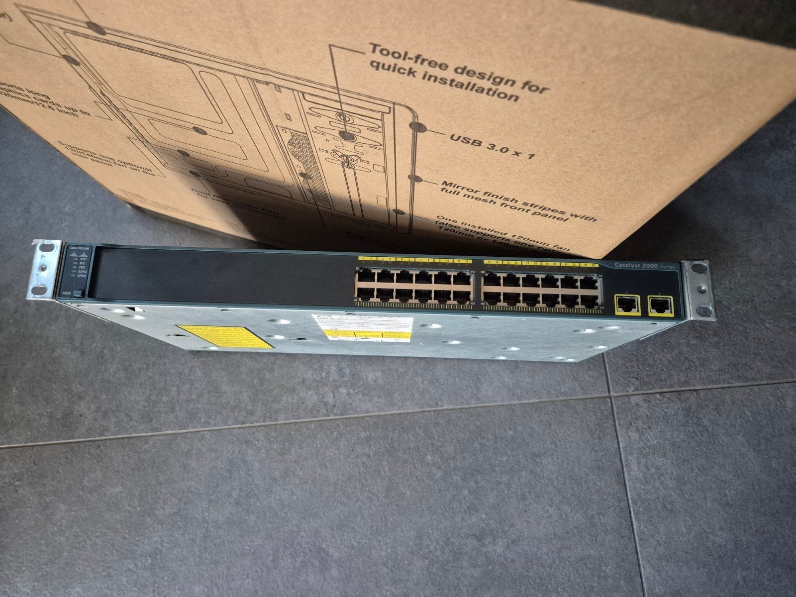 Cisco Catalyst 2960-X Series Switch, Ophalen of Verzenden, Zo goed als nieuw