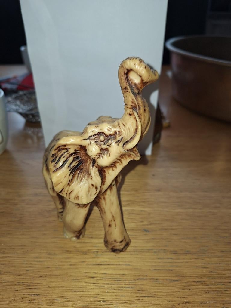Decoratieve olifant van steen, Antiek en Kunst, Minder dan 20 cm, Ophalen of Verzenden, Steen of Keramiek, Beeld