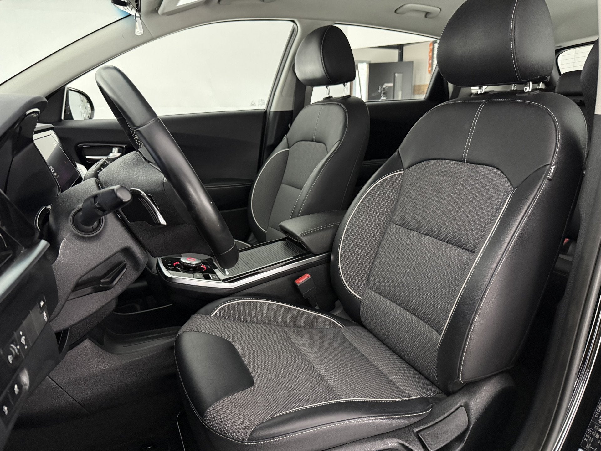 Foto 17 van Kia e-Niro DynamicLine 64 kWh | Snelladen | SOH 95% | Clima