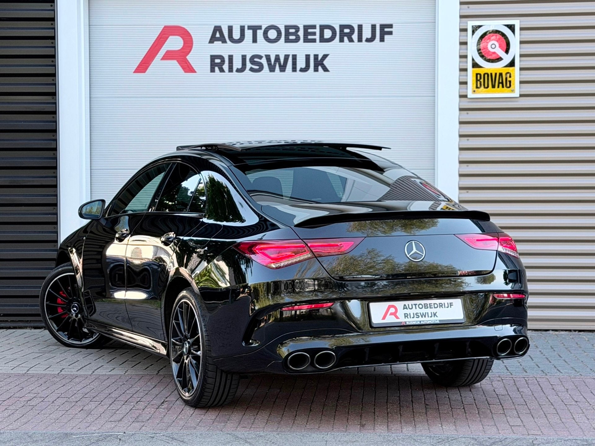 Mercedes-Benz CLA-klasse 250 e AMG 45s Pano/Burmester/Camera, Auto's, Gebruikt, 4 cilinders, Alcantara, Zwart