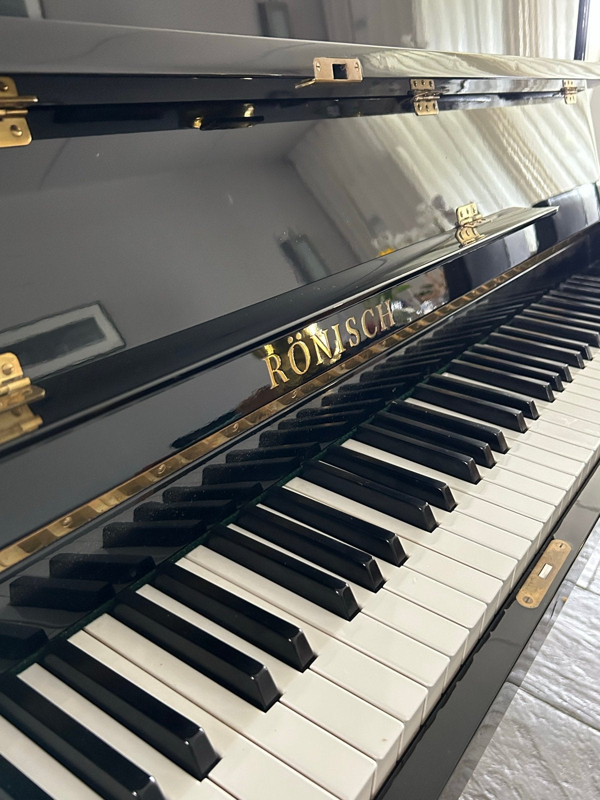 Rönisch Piano Zwart Hoogglans - Uitstekende Staat, Muziek en Instrumenten, Piano's, Ophalen, Gebruikt, Zwart, Piano