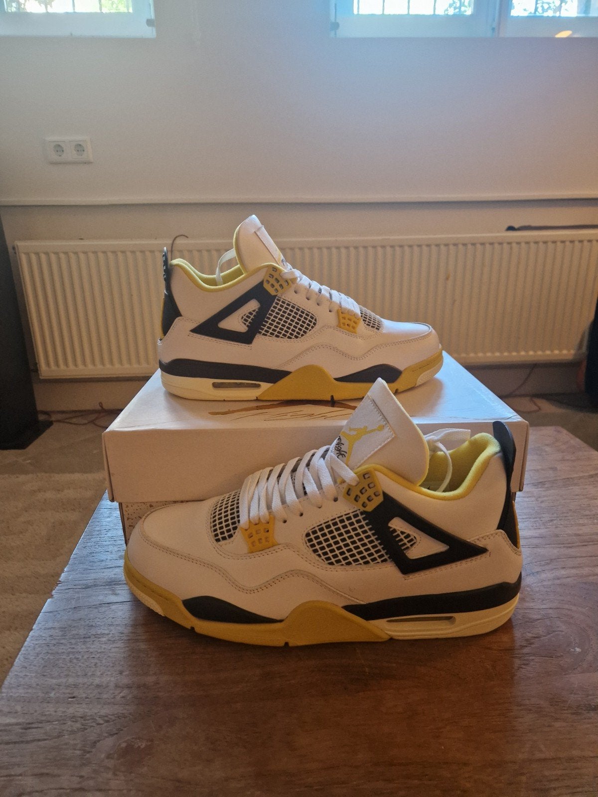 Nike Air Jordan 4 Retro 'Thunder' (2023) - Maat 44.5, Overige kleuren, Nieuw, Ophalen of Verzenden, Sneakers of Gympen