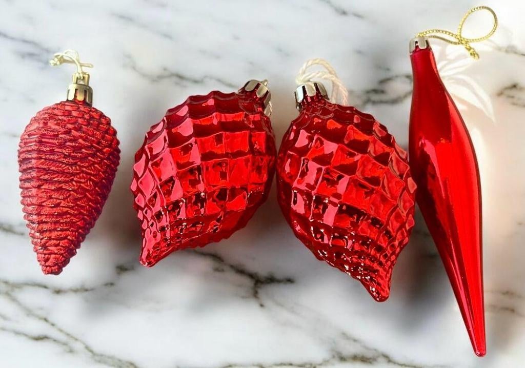 4 Decoraties voor de kerstboom in rood kleur, Diversen, Kerst, Zo goed als nieuw, Ophalen of Verzenden