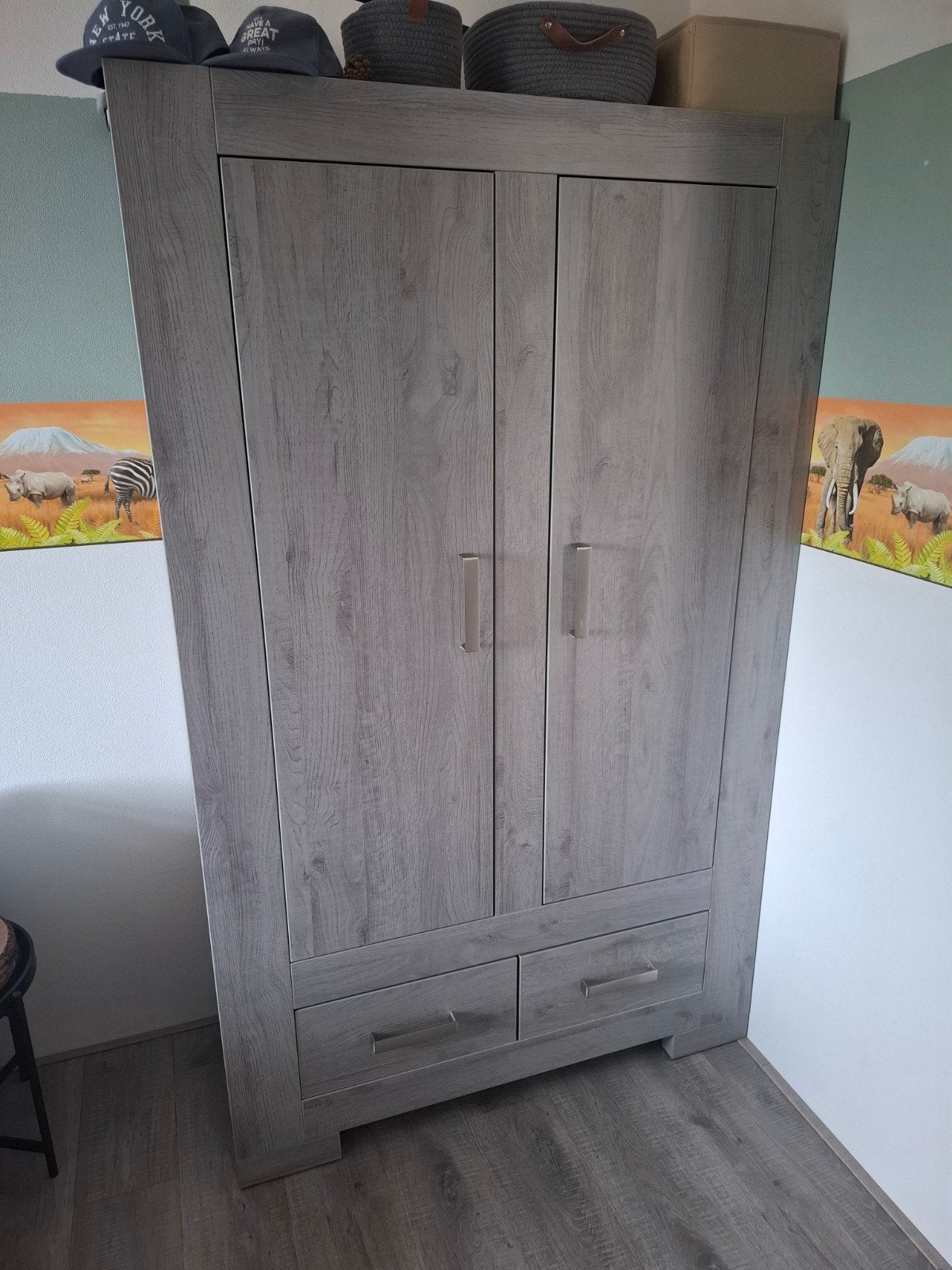 Bruin/grijze baby-/kinderkledingkast, Kinderen en Baby's, Ophalen, Gebruikt, Kast, 50 tot 70 cm