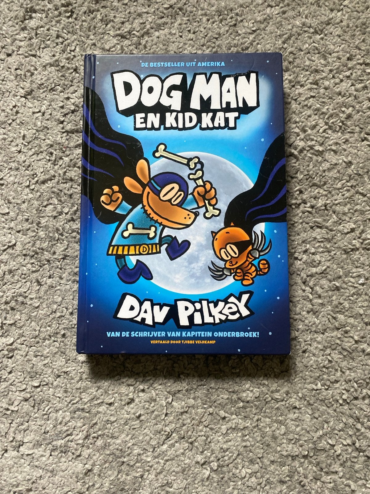 Dog Man en Kid Kat - Dav Pilkey (lichte krasjes), Boeken, Ophalen, Zo goed als nieuw, Fictie