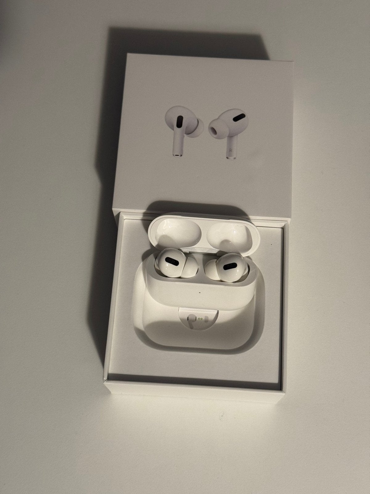 Apple AirPods Pro (1e generatie) - Draadloze oortjes, In-ear, Bluetooth, Ophalen of Verzenden, Zo goed als nieuw