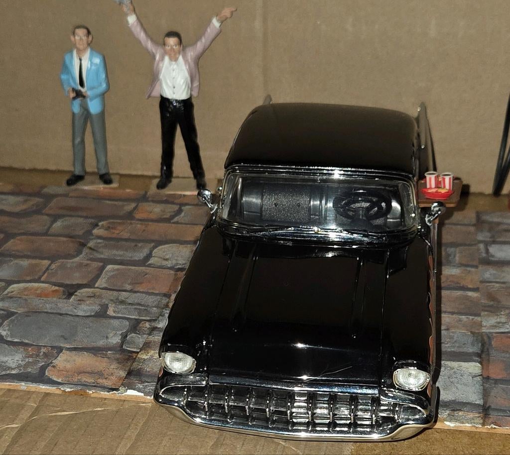 Chevrolet Belair ERTL flames and a Drive in plate Orgineel, Hobby en Vrije tijd, Modelauto's | 1:18, Ophalen of Verzenden, Zo goed als nieuw
