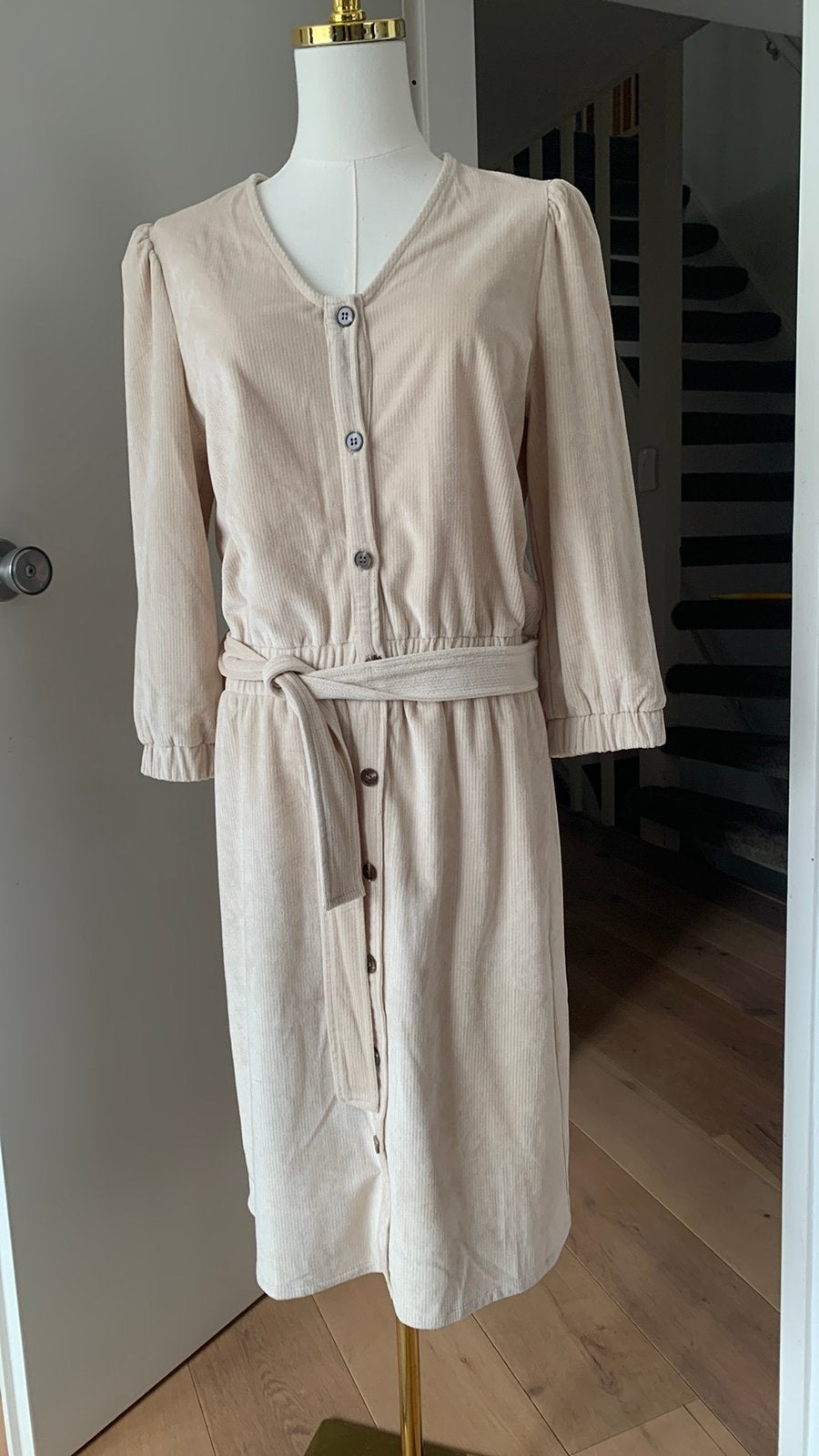 Jurk van Ivy Beau. Maat 36, Beige, Ophalen of Verzenden, Zo goed als nieuw, Maat 36 (S)