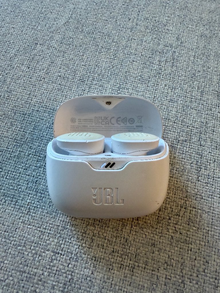 JBL Tune Buds White Earbuds, Telecommunicatie, Gebruikt, Ophalen of Verzenden, JBL, In oorschelp (earbud)