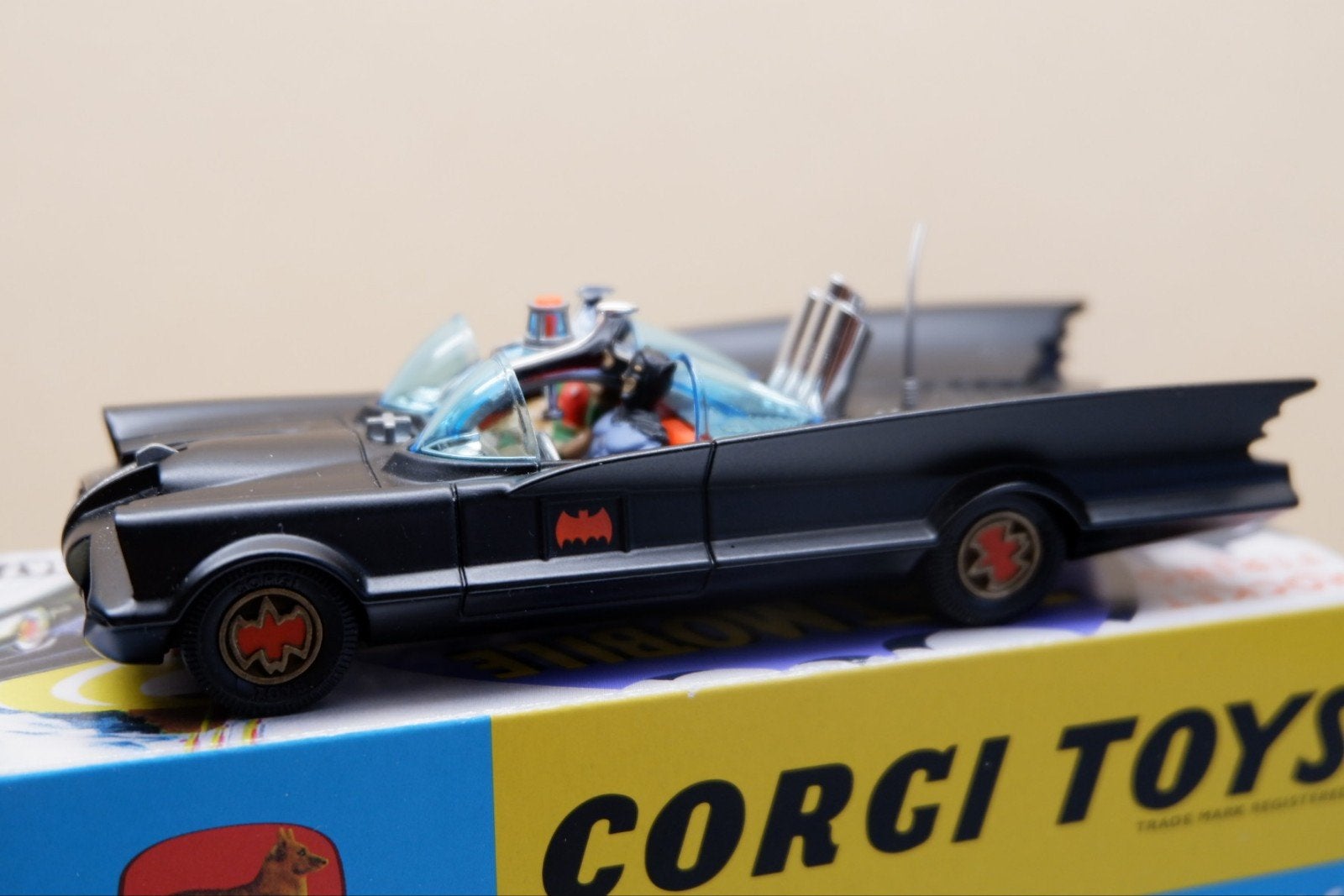 Corgi Toys Rocket Firing Batmobile met Batman & Robin, Ophalen of Verzenden, Zo goed als nieuw