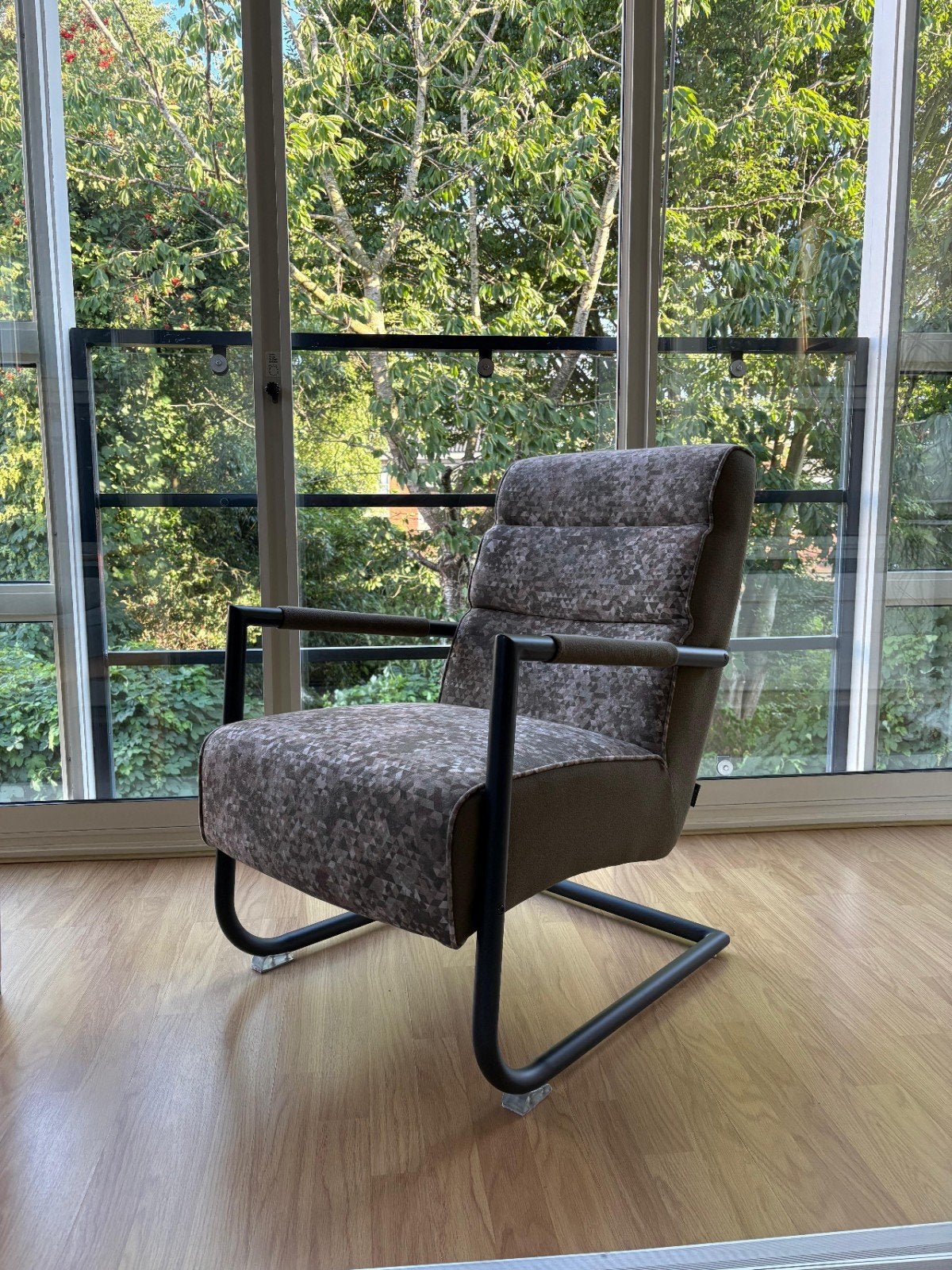 XOOON fauteuil – stof – zwart metalen frame, Huis en Inrichting, Fauteuils, Ophalen, Gebruikt, 75 tot 100 cm, Stof