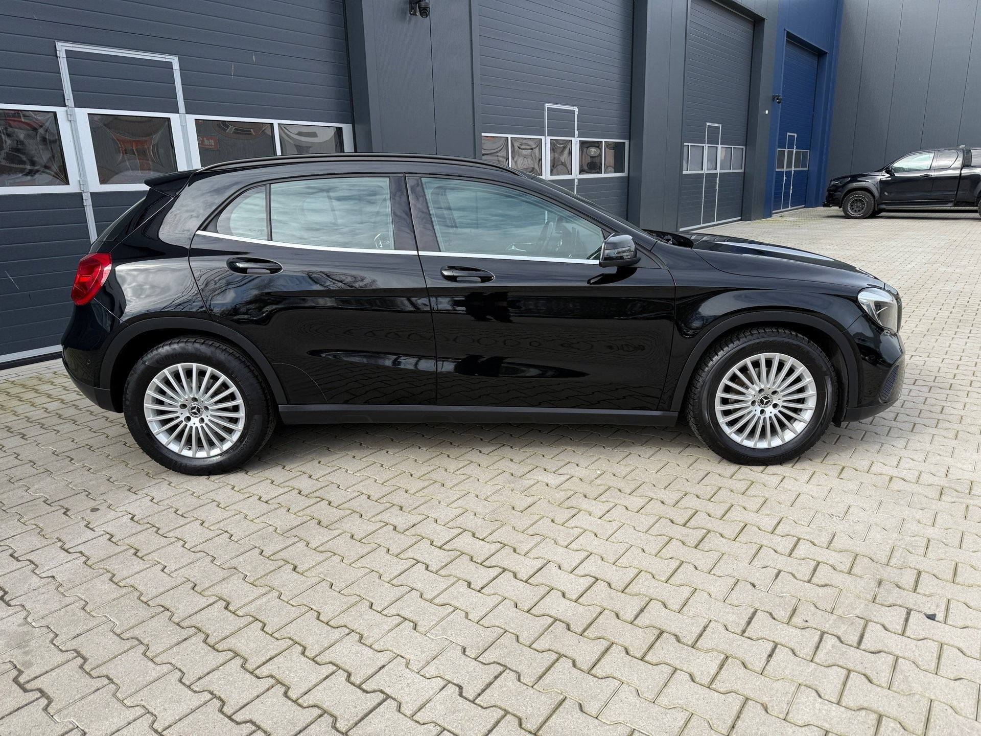 Mercedes-Benz GLA-klasse 180 Business Solution AMG, Auto's, Gebruikt, Euro 6, 4 cilinders, 715 kg