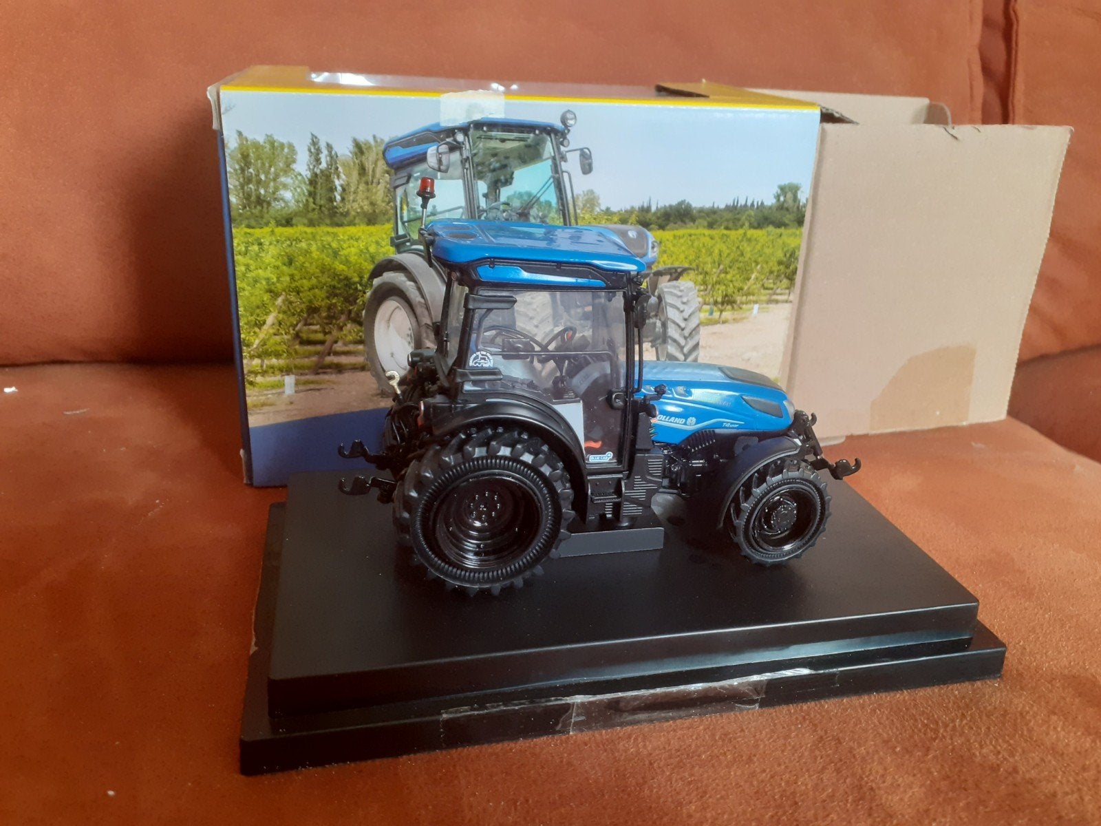New Holland T4.120 universal hobbies, Ophalen of Verzenden, Zo goed als nieuw, Tractor of Landbouw, Universal Hobbies