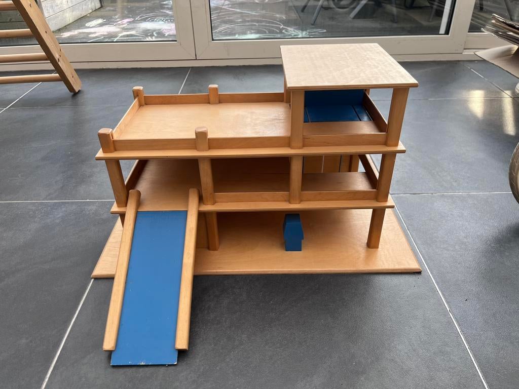 Houten speelgoed garage, Kinderen en Baby's, Speelgoed | Houten speelgoed, Ophalen of Verzenden, Gebruikt, Overige typen