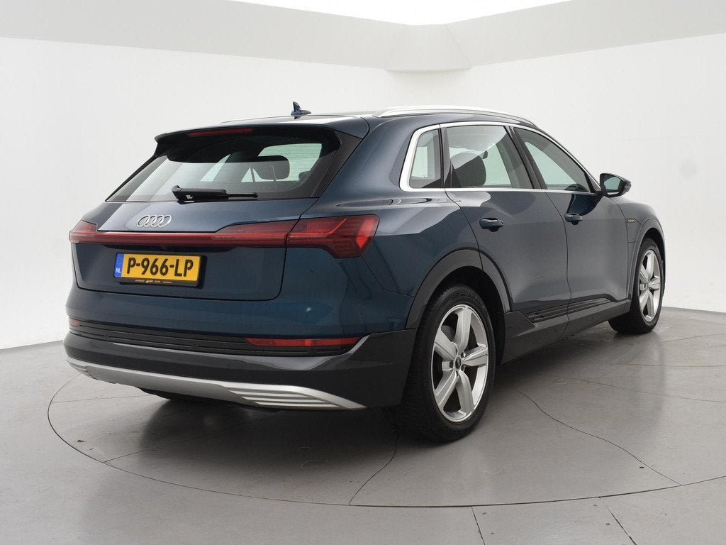 Audi e-tron 55 QUATTRO 95 kWh + TREKHAAK | NACHTZICHT 92% SO, Auto's, Audi, Automaat, 131 €/maand, Stof, Zwart