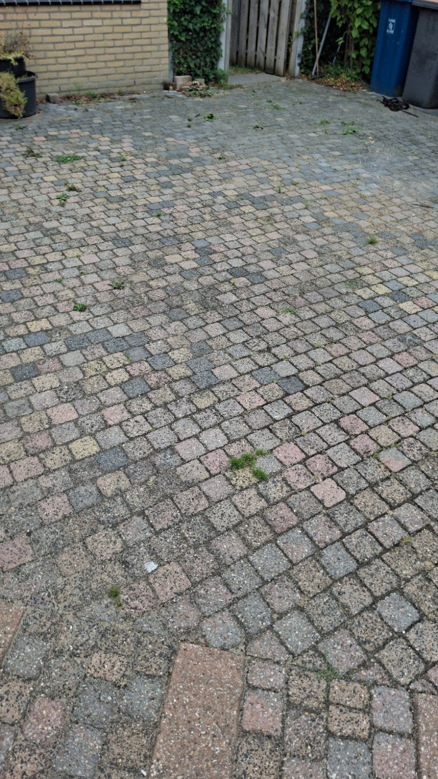 gratis Gebruikte betonnen klinkers en terrast 10x10x7egels, Ophalen, Gebruikt, Klinkers, 10 m² of meer