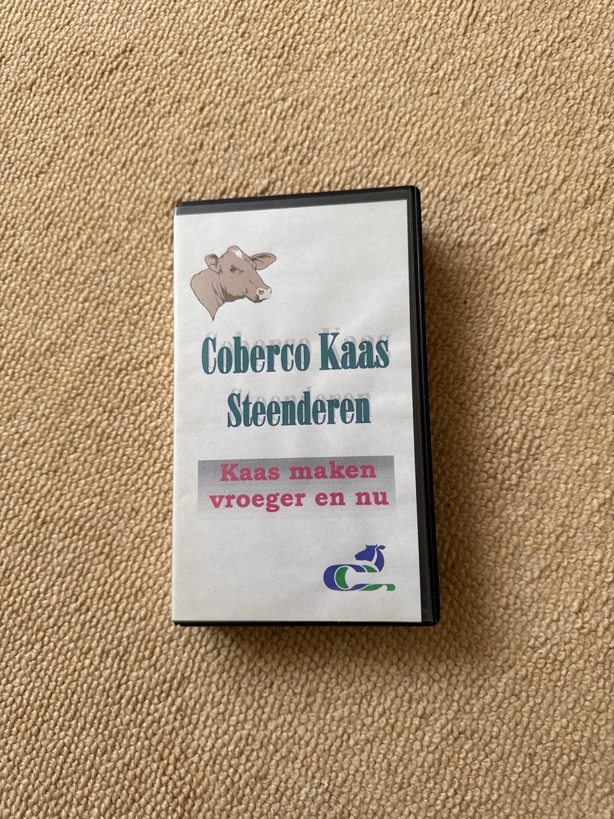 VHS: Coberco Kaas Steenderen - Kaas maken vroeger en nu, Ophalen, Gebruikt, Documentaire, Alle leeftijden