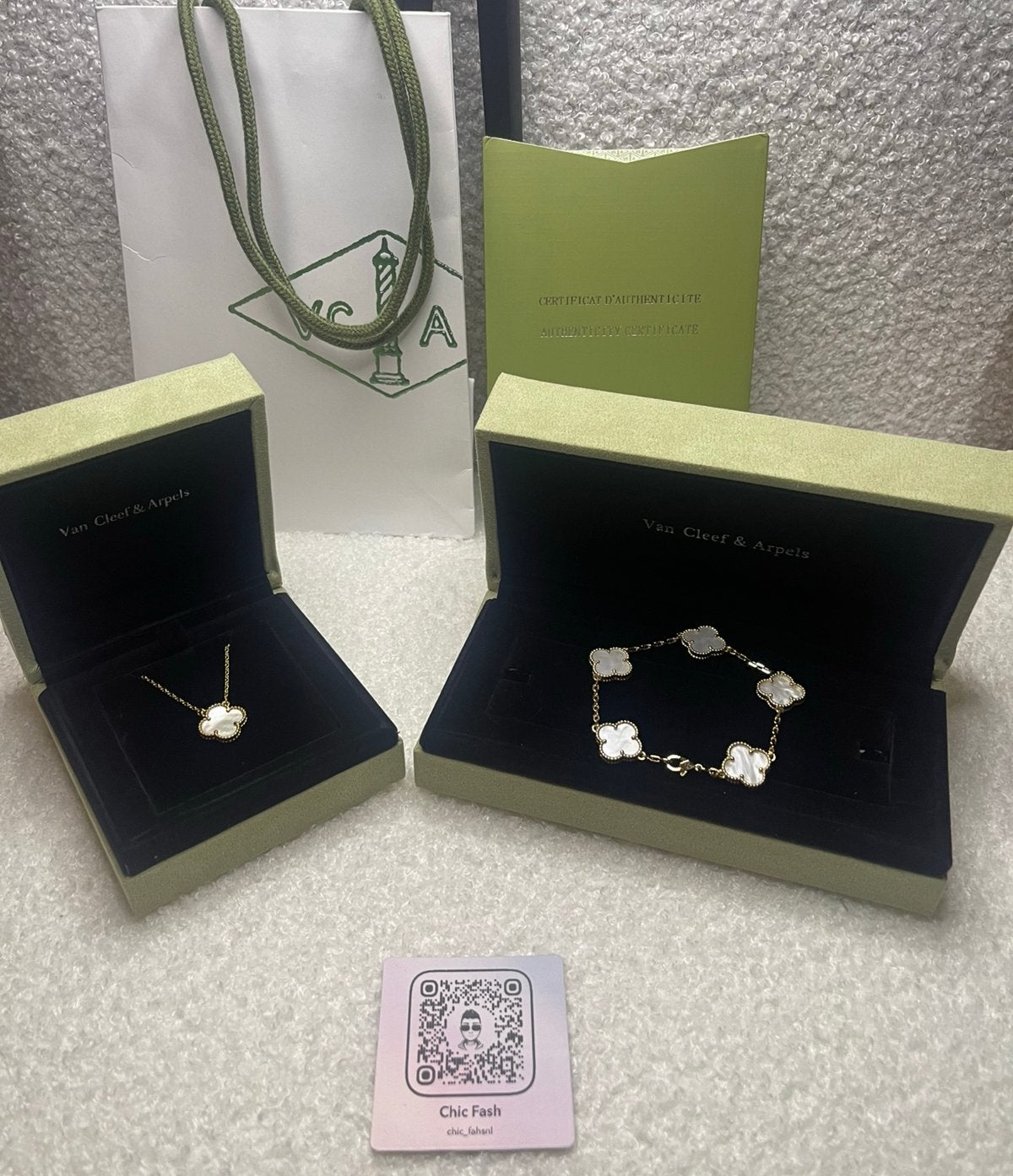 Van Cleef & Arpels - Alhambra Set ( armband & ketting), Ophalen of Verzenden, Zo goed als nieuw, Goud, Overige materialen