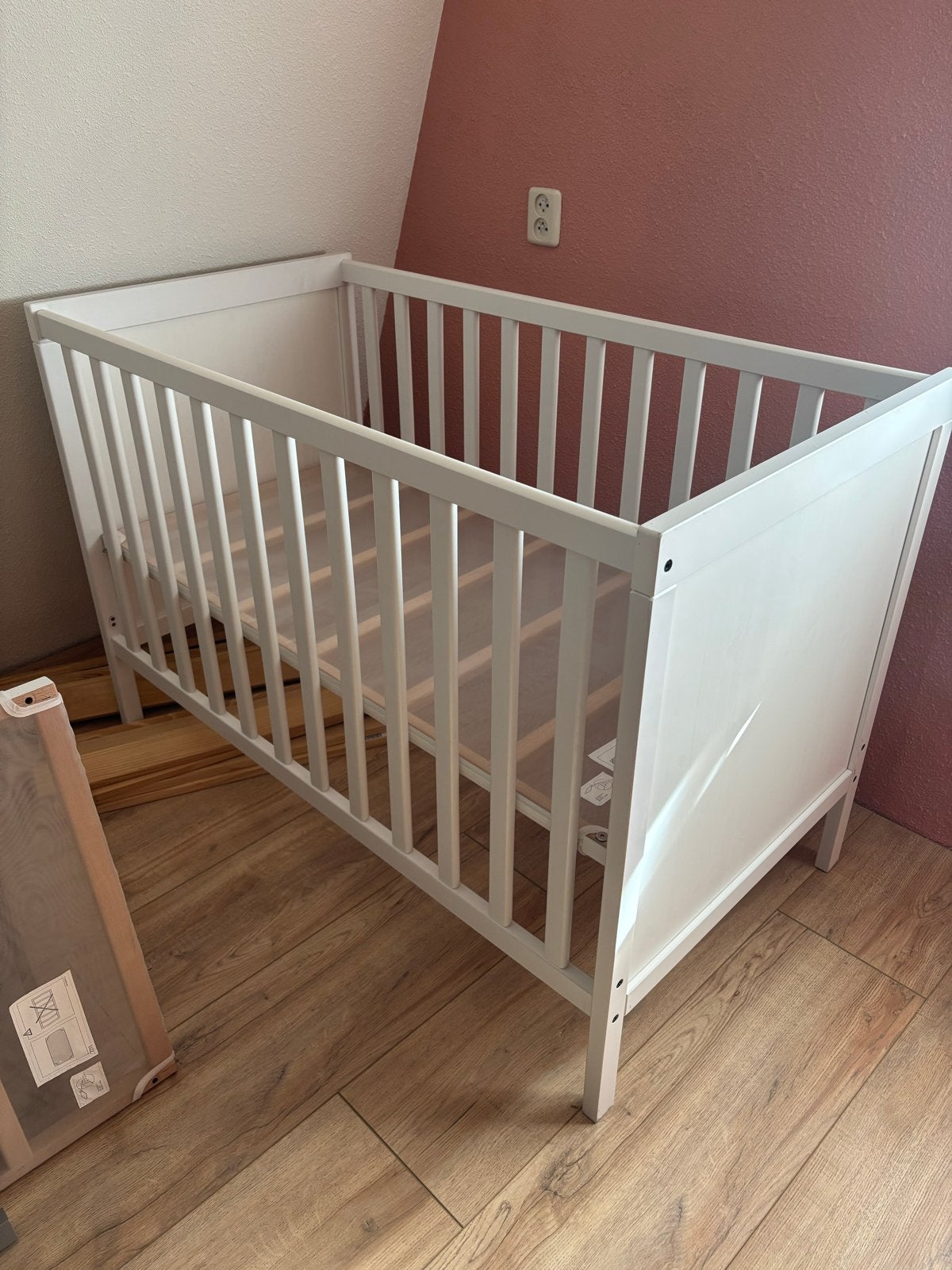 IKEA Sundvik Ledikant Wit 120x60, Hoogte Verstelbaar, Ophalen, 70 cm of minder, Wit, 190 cm of minder