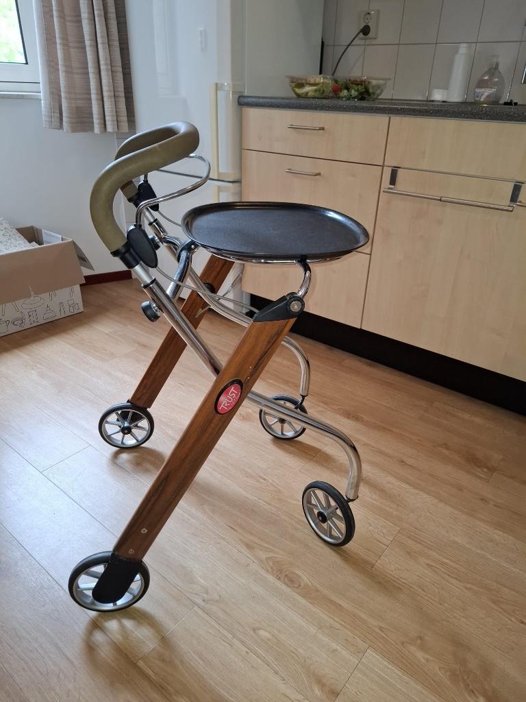 Binnenrollator, Ophalen