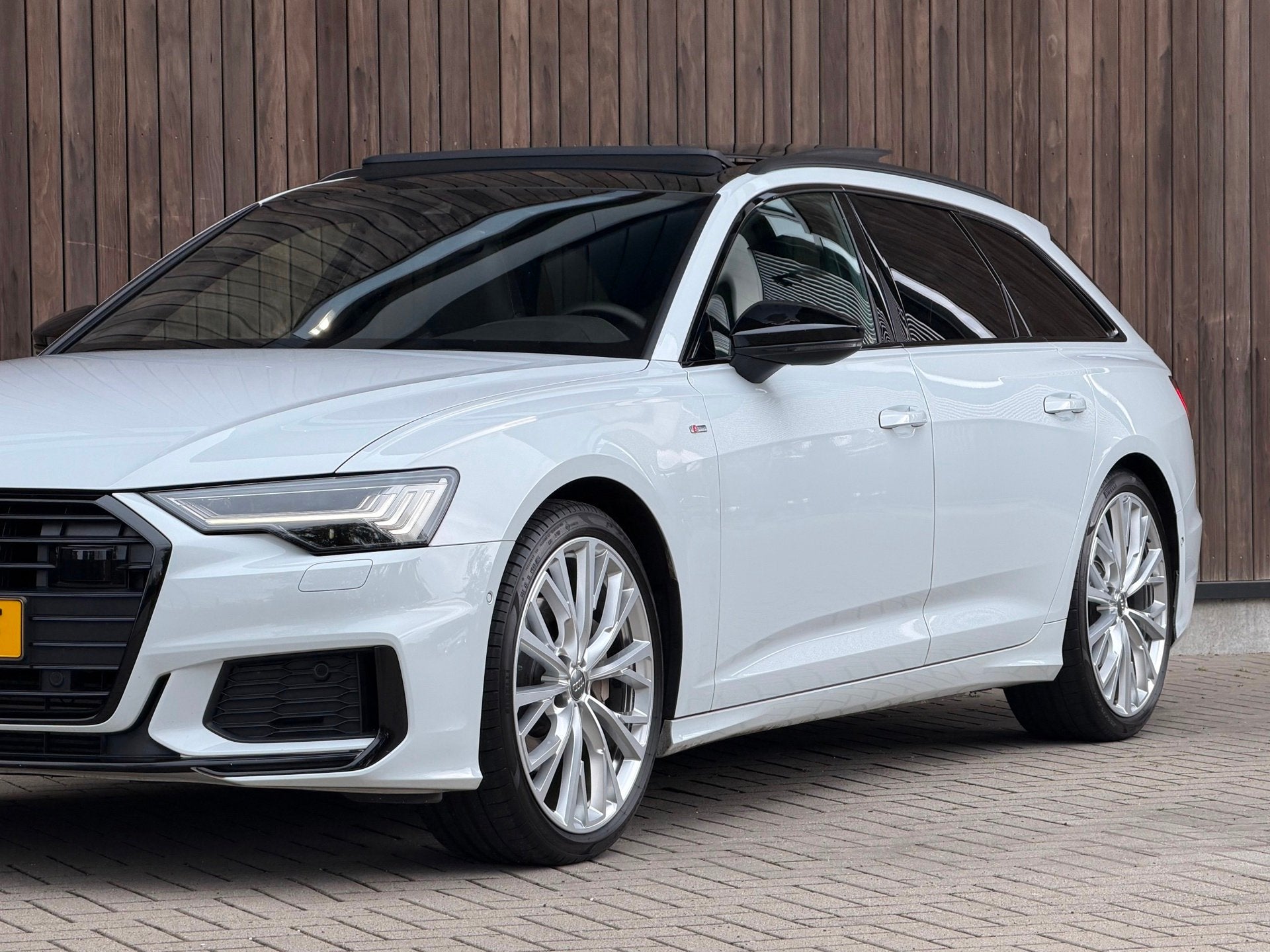 Audi A6 Avant 45 TFSI quattro S-Competition *EYECATCHER*, Automaat, Dealer onderhouden, 15 km/l, Gebruikt