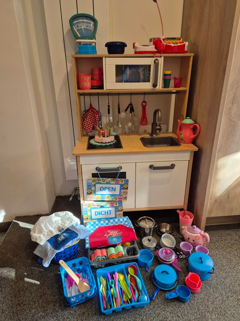 Speelkeuken met toebehoren, Kinderen en Baby's, Speelgoed | Speelkeukens, Ophalen, Gebruikt, Hout, Speelkeuken